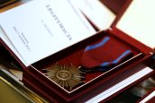 Medal Komisji Edukacji Narodowej wręczany przez Panią Kurator