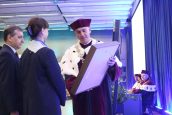 Przekazanie do muzeum dokumentu z własnoręcznym podpisem Tadeusza Kościuszki - patrona Politechniki Krakowskiej.