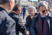 Małopolska Kurator Oświaty witająca się z Metropolitą Krakowskim Kard. Grzegorzem Rysiem, podając mu dłoń.