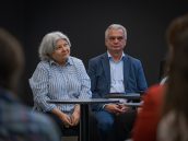 Małopolska Kurator Oświaty wraz z innymi zaproszonymi gośćmi na panelu dyskusyjnym.