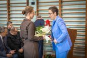 II Małopolska Wicekurator Oświaty Katarzyna Mitka wraz z dyrektorką Szkoły w krótkiej rozmowie po przemówieniu