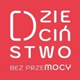 Logo kampanii Dzieciństwo bez Przemocy 2026”. Czerwone logo w formie kwadratu z treścią dzieciństwo pisane białą czcionką.